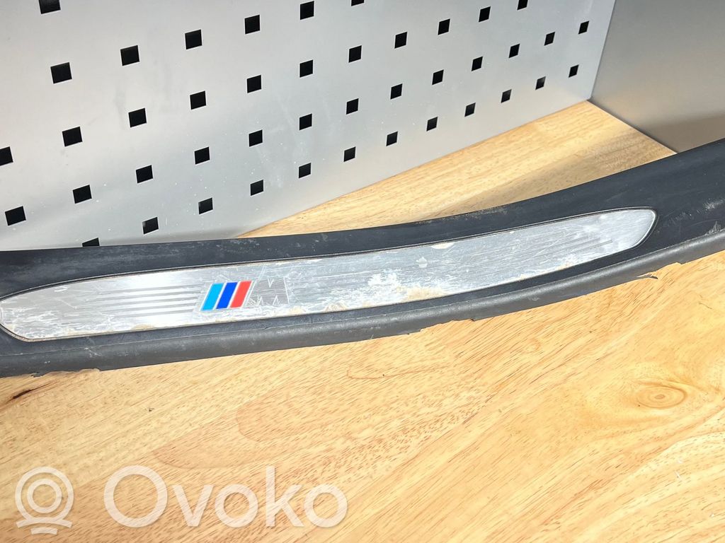 BMW 5 E60 E61 Copertura del rivestimento del sottoporta posteriore 