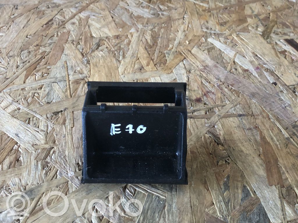 BMW X5 E70 Laikiklis radiatorių panelės (televizoriaus) 