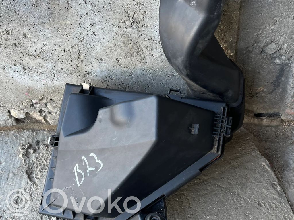 BMW 1 E81 E87 Air filter box 