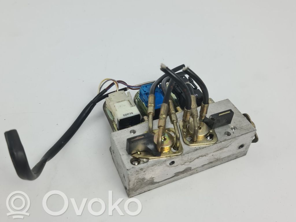 Unité de commande de toit cabriolet   8234529