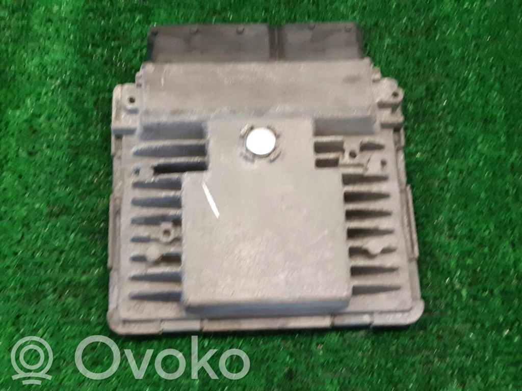 Volkswagen Golf VI Engine control unit/module 