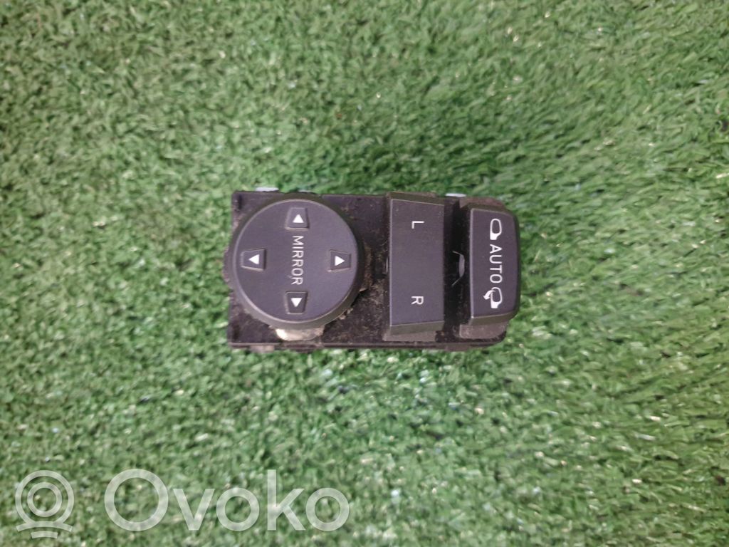 Hyundai i30 Wing mirror switch 