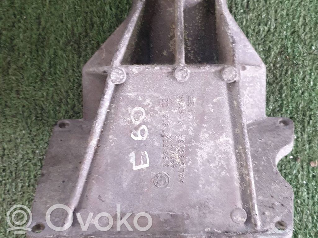BMW 5 E60 E61 Engine mounting bracket 