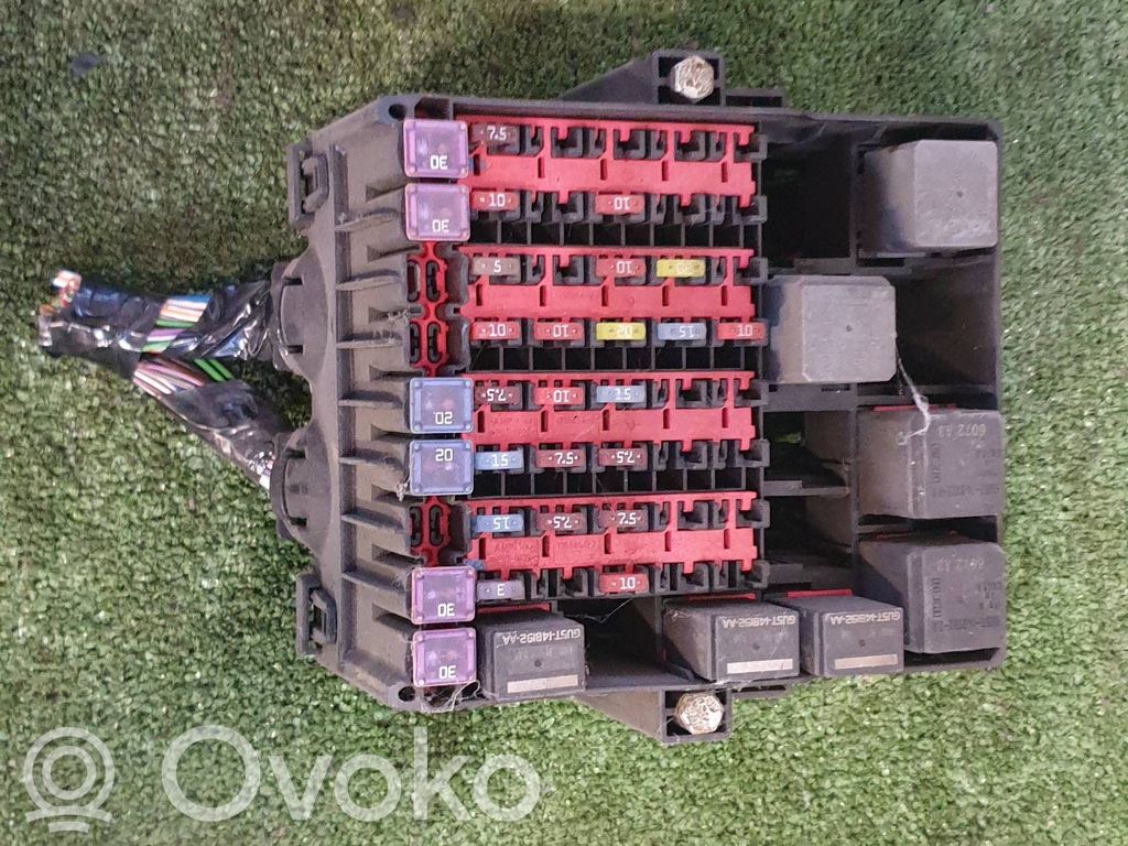 Ford Transit Courier Skrzynka bezpieczników / Komplet 