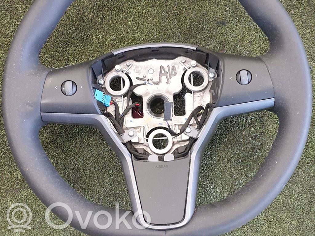 Tesla Model Y Stūre 