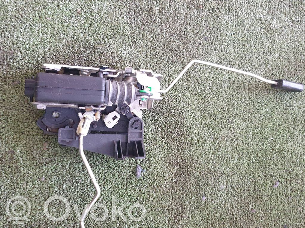 Dacia Sandero Front door lock 