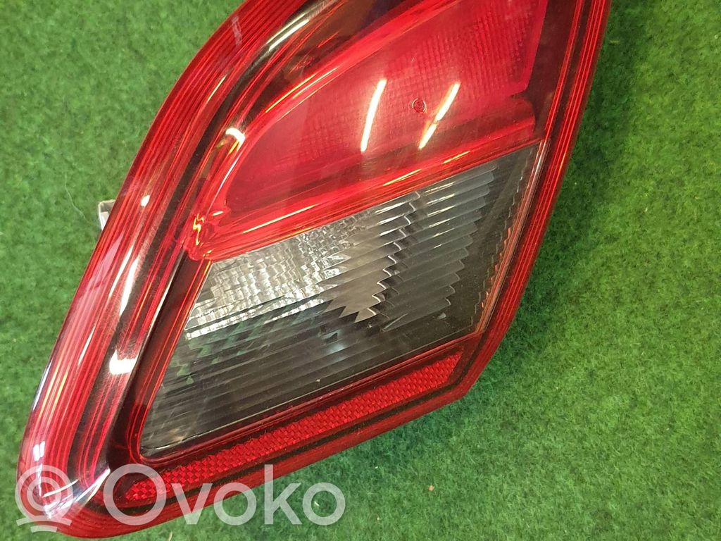 Opel Corsa E Aizmugurējais lukturis virsbūvē 