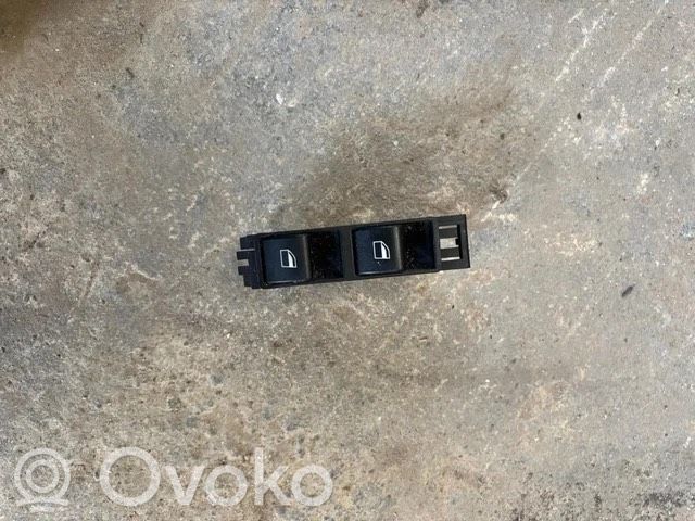 Interruptor del elevalunas eléctrico   6902179