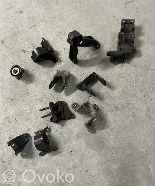 Mitsubishi Lancer Evolution X Engine mount bracket 