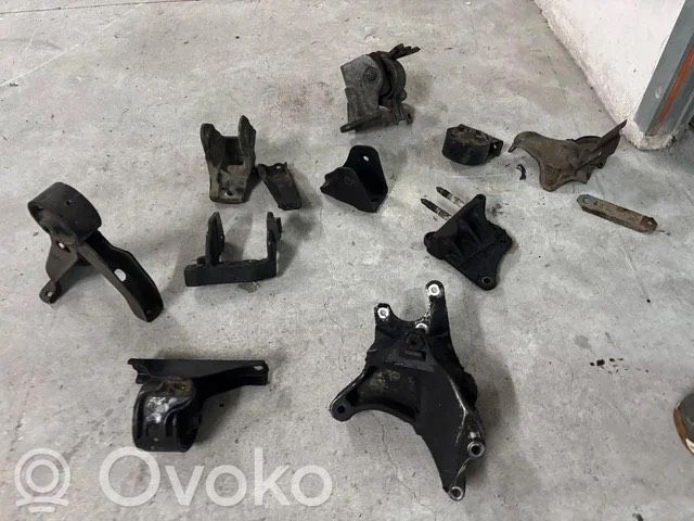 Engine mount bracket   1092A059,1092A028,MN184329,1091A081,MN184340,MN184347,MN184348