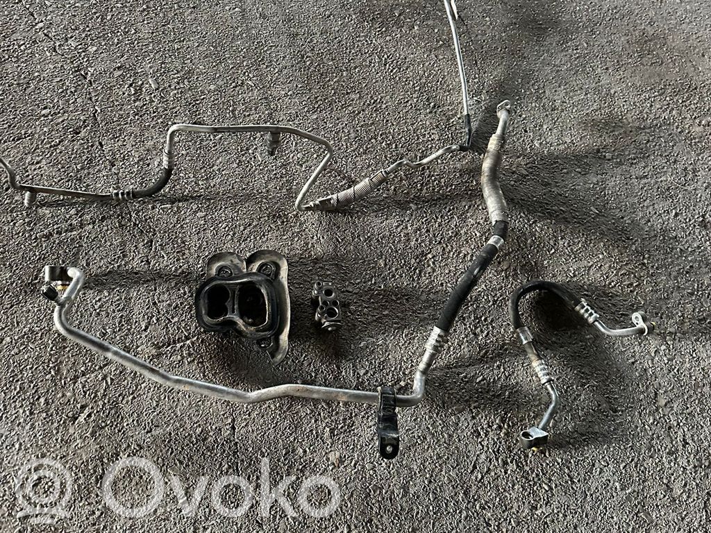 BMW M3 e92 Ilmastointilaitteen putki (A/C) 