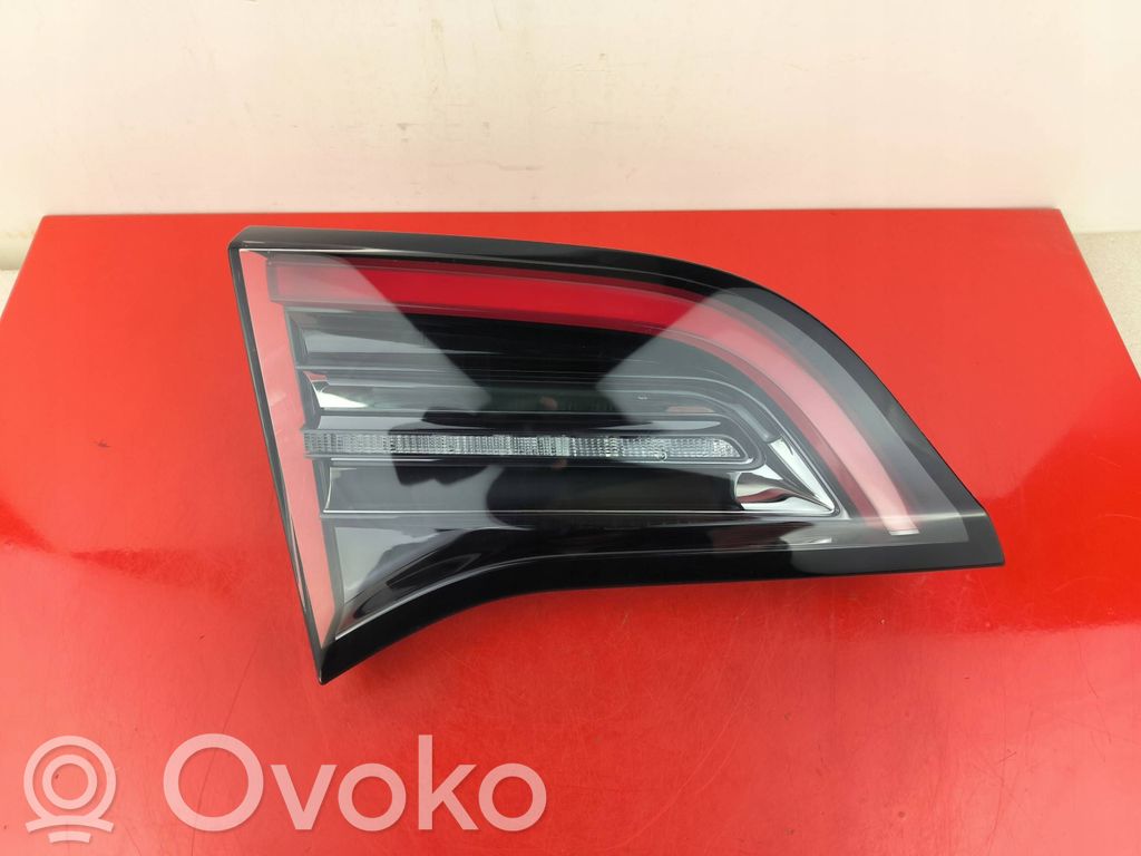 Tesla Model Y Tailgate rear/tail lights 