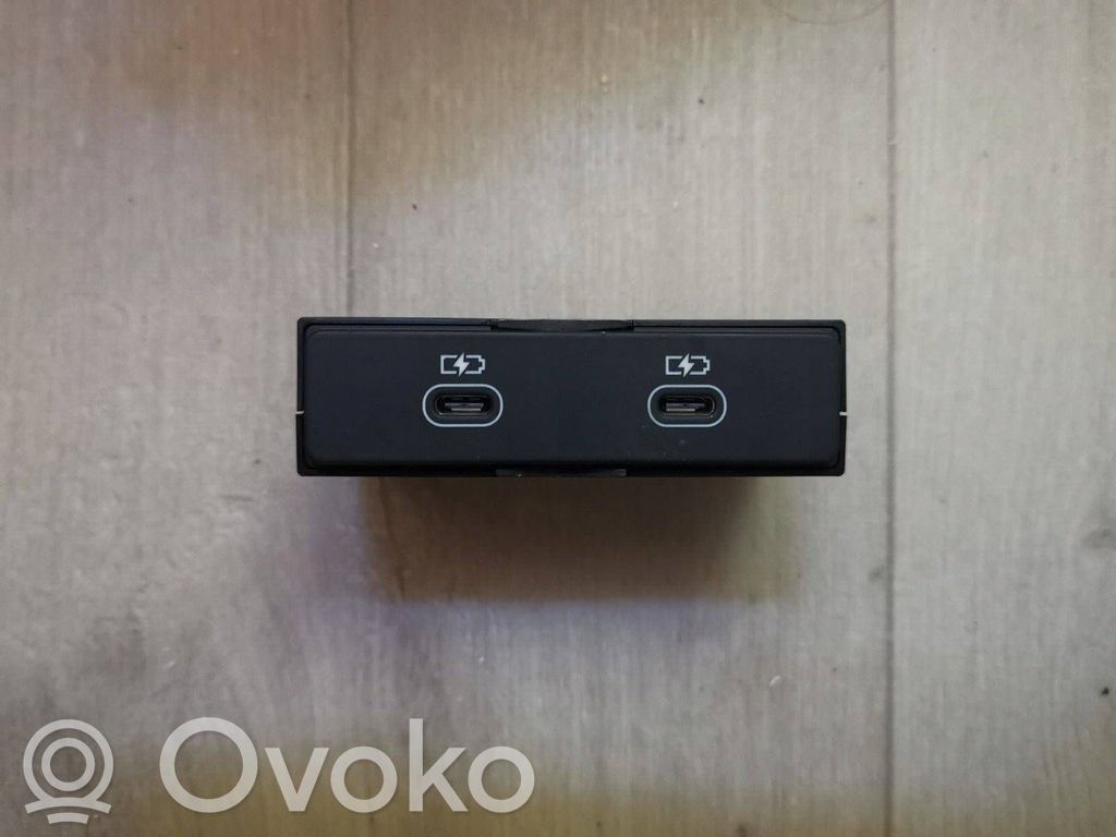 Audi A8 S8 D5 USB socket connector 