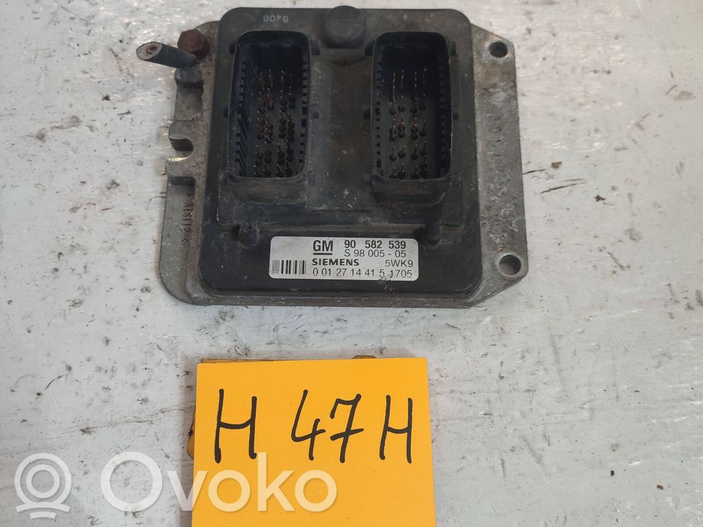 Opel Zafira B Engine control unit/module 