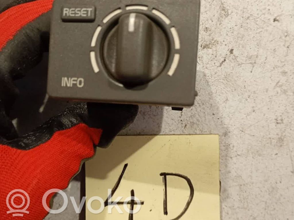 Volvo S40, V40 On-board computer control switch 