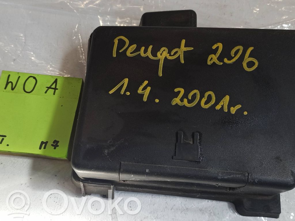 Inne części komory silnika   8214HP