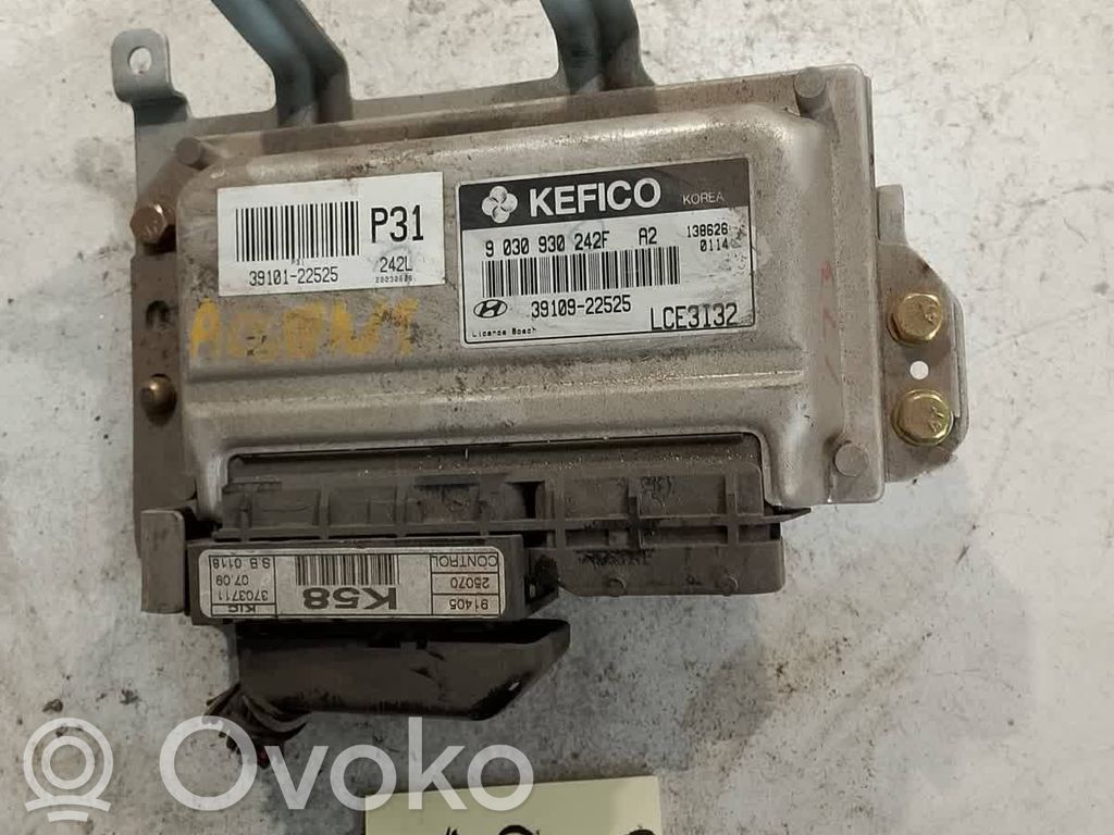 Hyundai Accent Engine control unit/module 