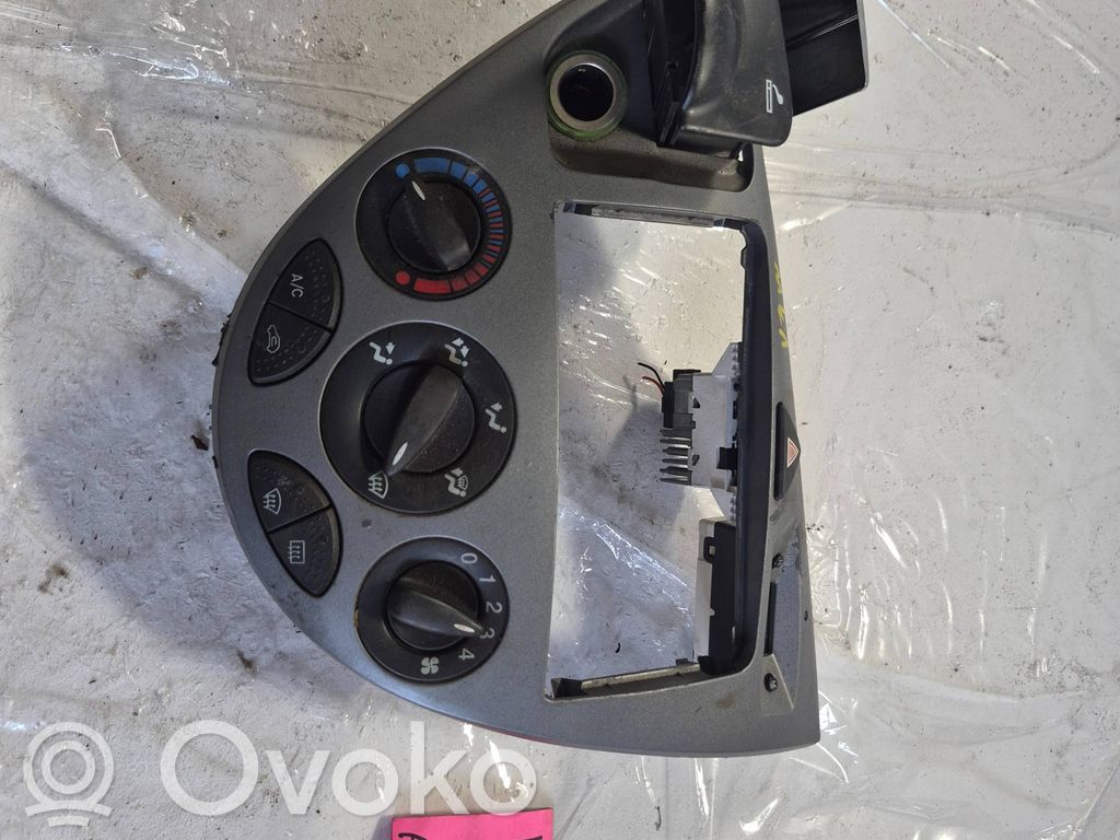 Ford Focus Konsola środkowa / Panel sterowania 