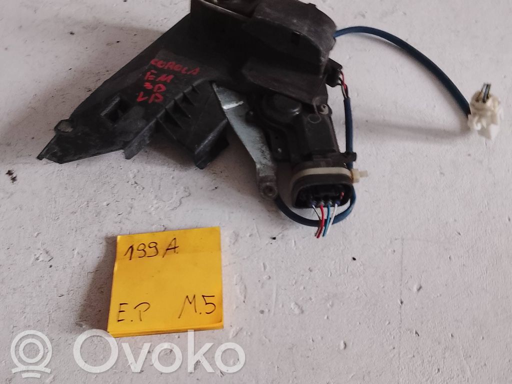 Toyota Corolla E110 Zamek drzwi przednich 