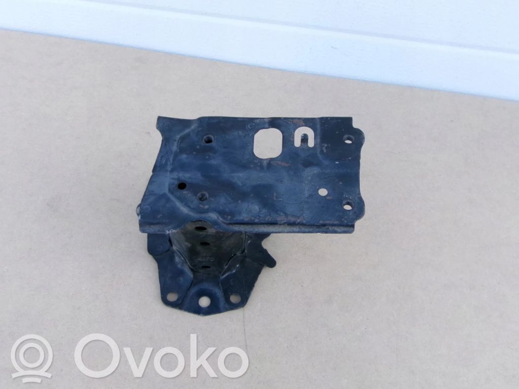 Toyota Auris E180 Belka zderzaka przedniego 