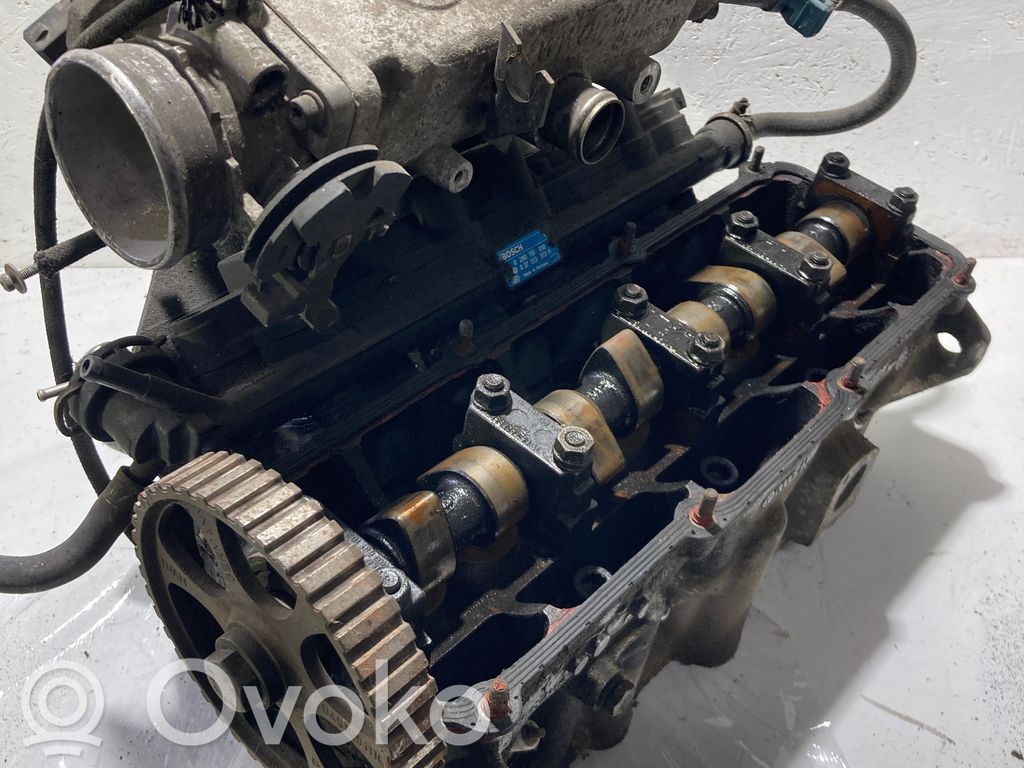 Volkswagen PASSAT B4 Engine head 