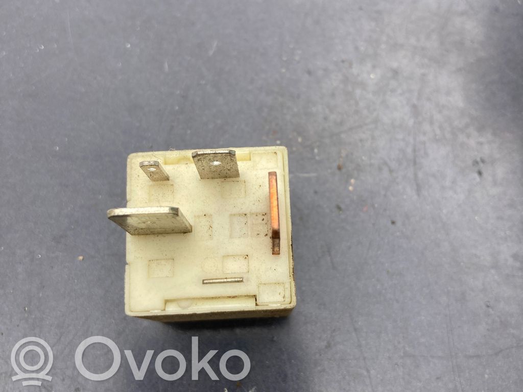 Volkswagen PASSAT B5 Other relay 