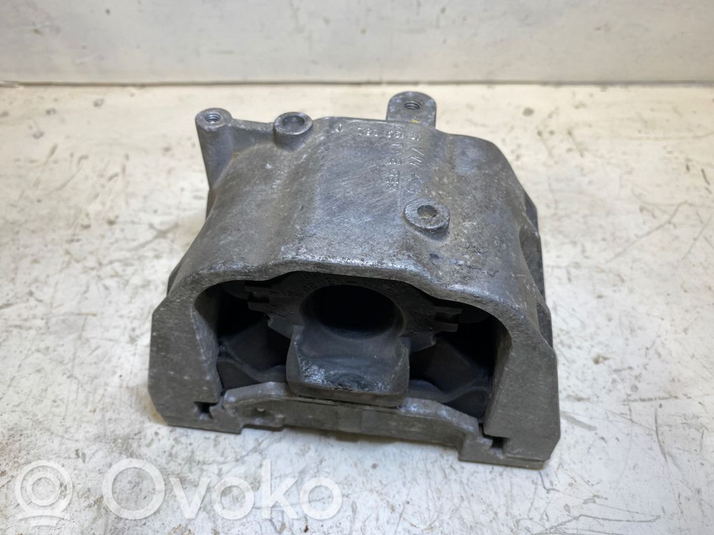 Volkswagen Golf IV Engine mount bracket 