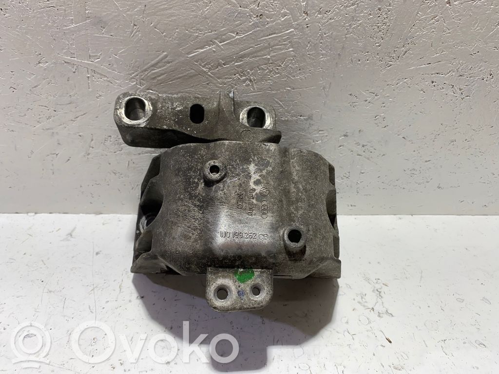 Volkswagen Bora Engine mount bracket 