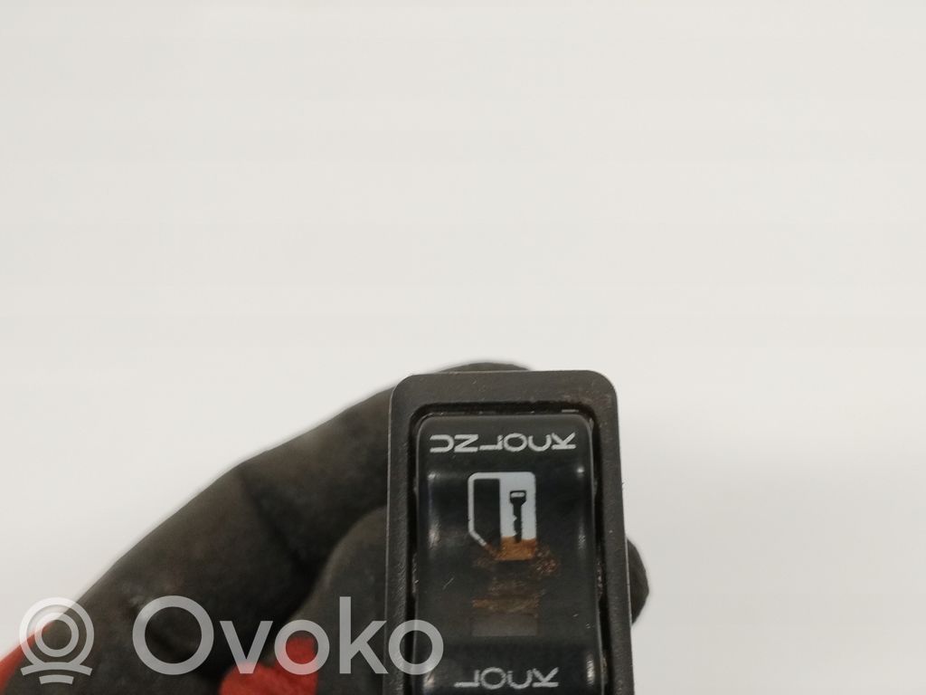 Nissan Primera Central locking switch button 