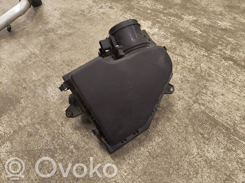 Air filter box   7795892,6650675