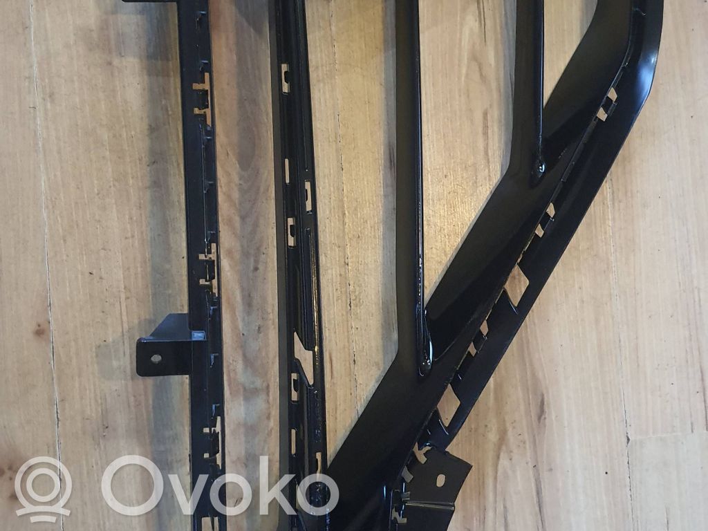 Lamborghini Urus Front bumper lower grill 