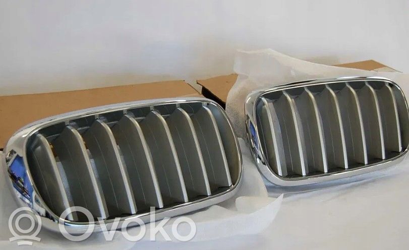 BMW X5 F15 Griglia superiore del radiatore paraurti anteriore 