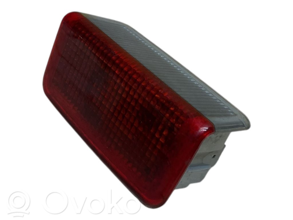 Audi A4 S4 B6 8E 8H Wewnętrzna lampka bagażnika 