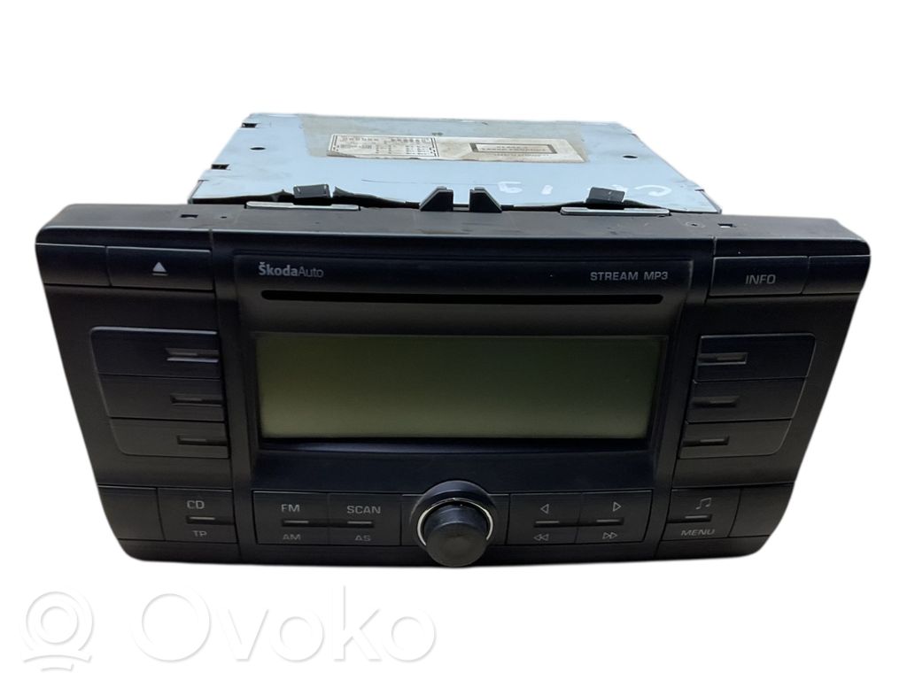 Skoda Octavia Mk2 (1Z) Panel / Radioodtwarzacz CD/DVD/GPS 