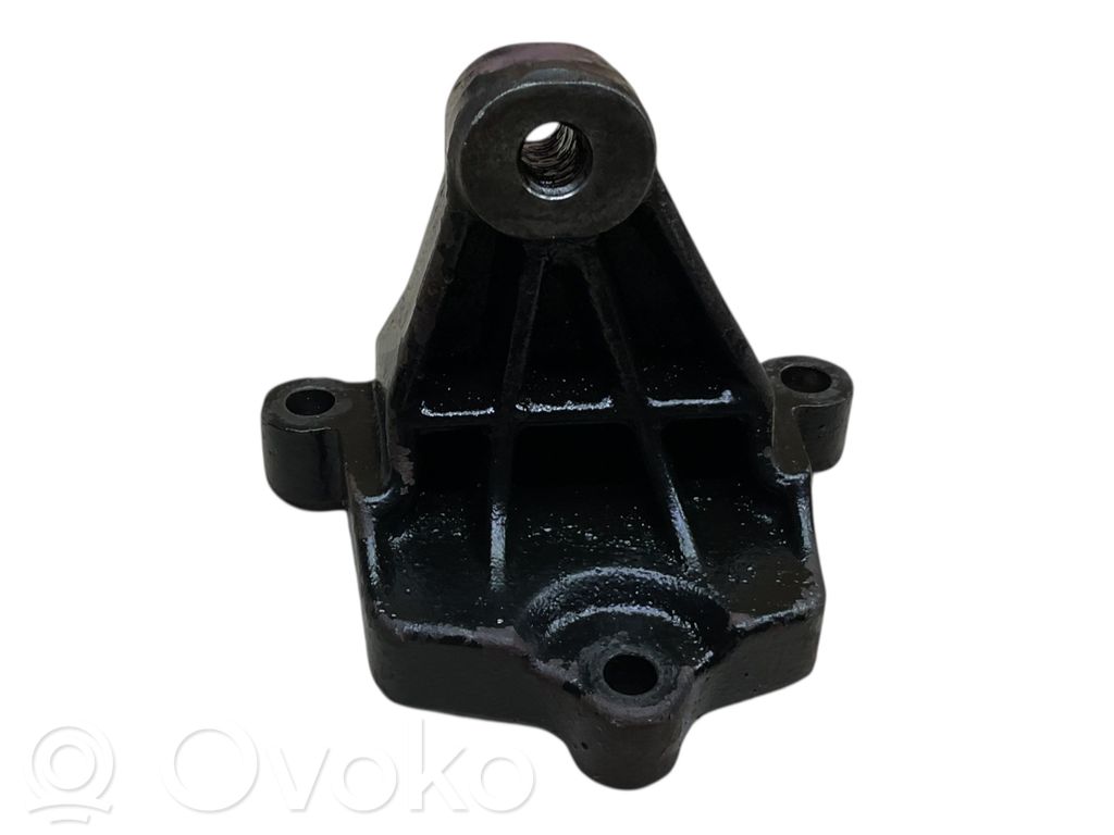 Opel Vivaro Engine mounting bracket 