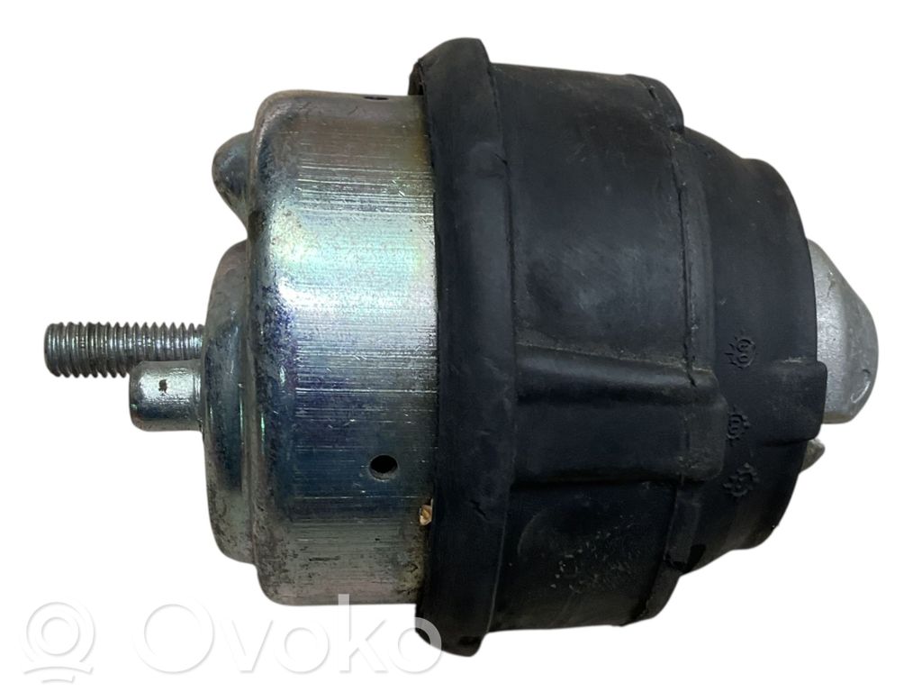 Volvo XC90 Engine mount bracket 