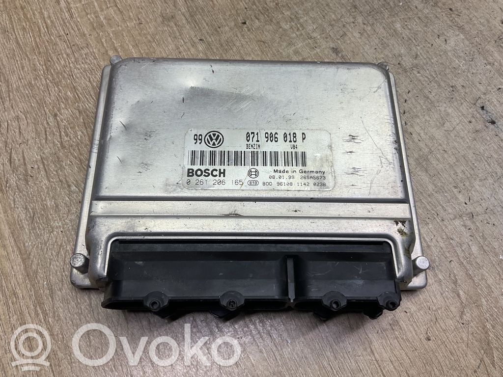 Volkswagen PASSAT B5 Engine control unit/module 