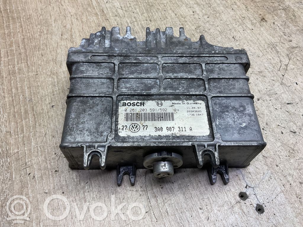 Volkswagen Golf III Engine control unit/module 