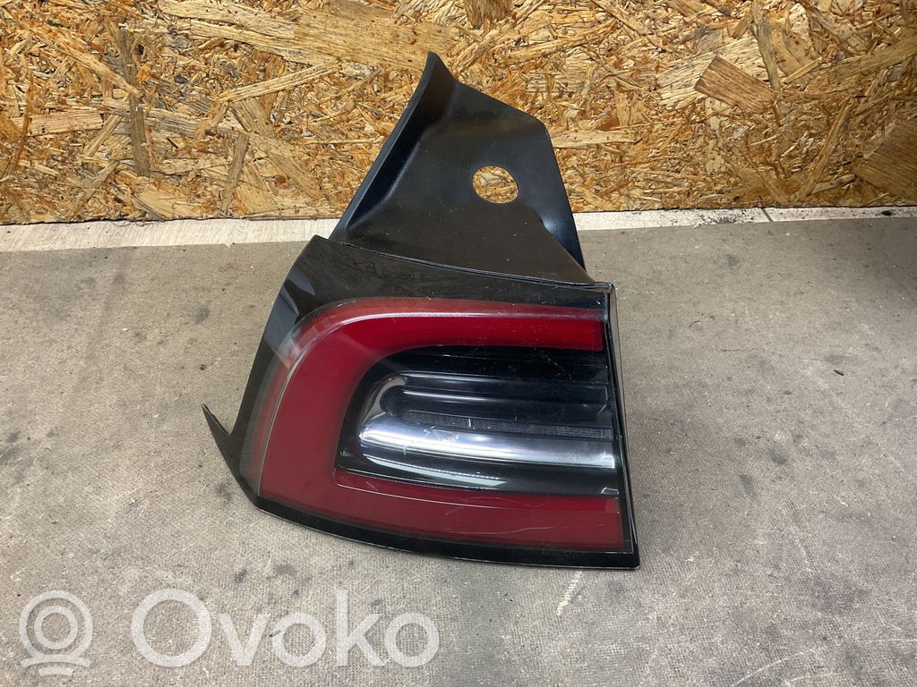 Tesla Model 3 Takavalot 