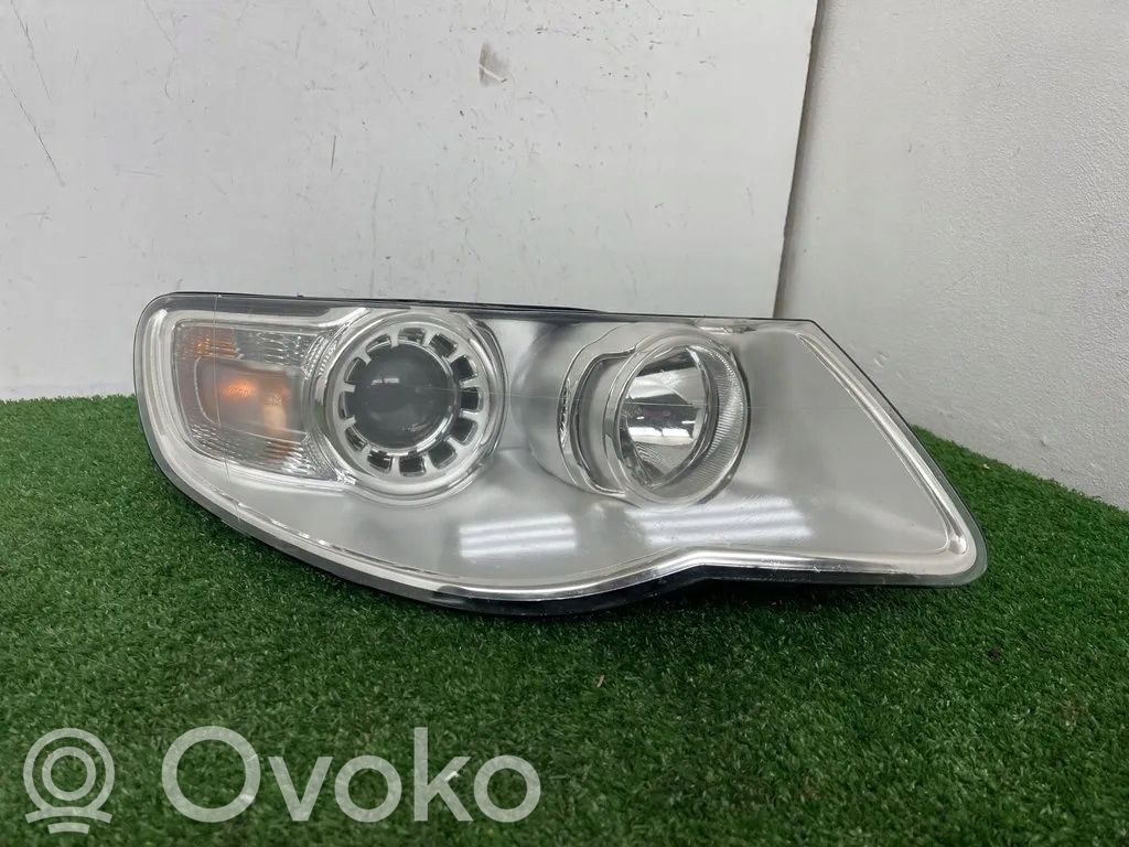 Volkswagen Touareg I Lampa przednia 