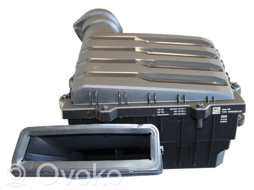Volkswagen Golf VIII Air filter box 