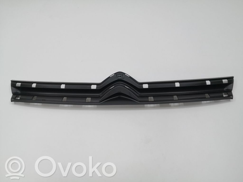 Citroen Jumpy Front bumper upper radiator grill 