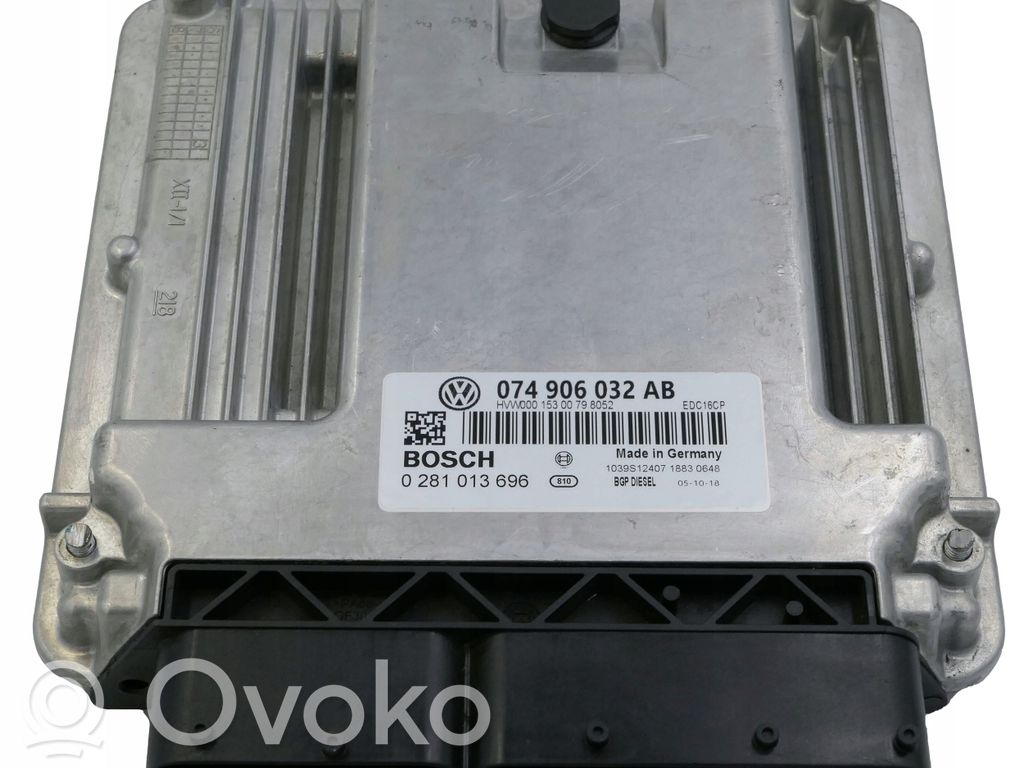Engine control unit/module   074906032AB,0281013696