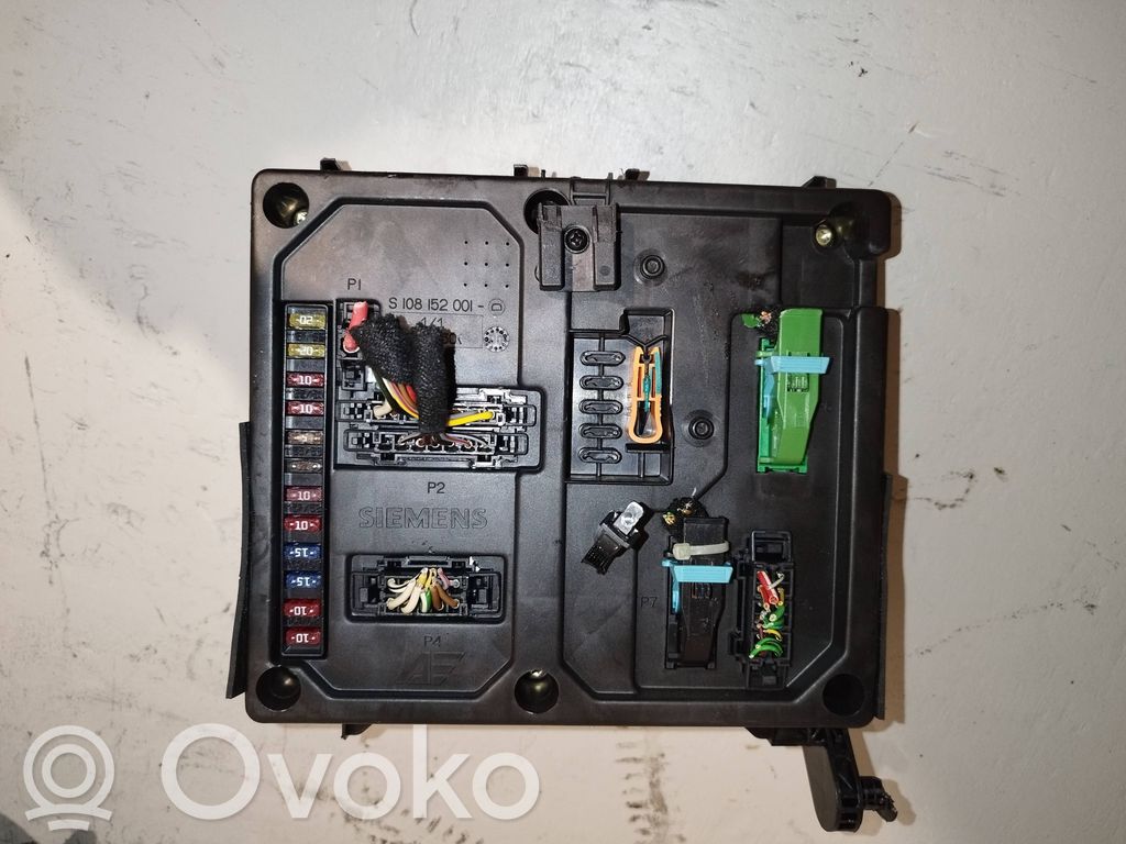 Ramka / Moduł bezpieczników   S110730200F,7M5114B205BC,7M3962258L