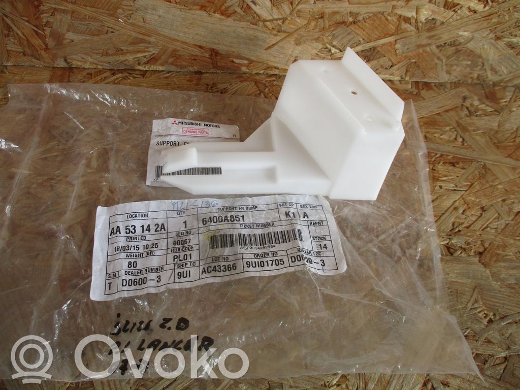 Front bumper mounting bracket   6400A851