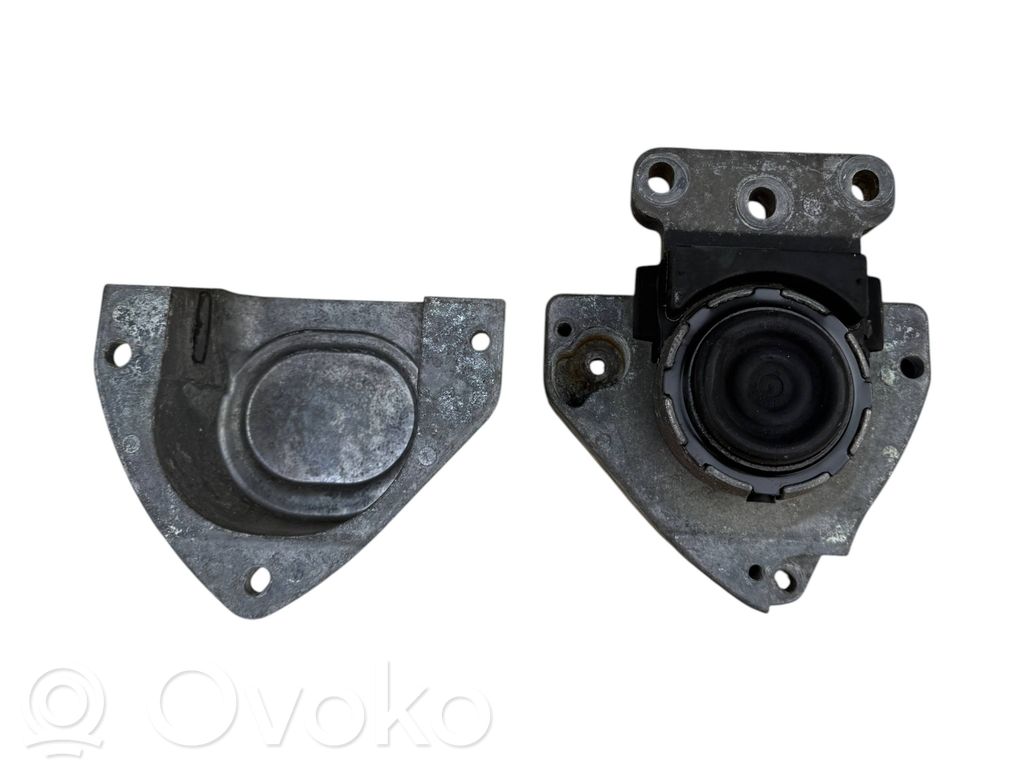 Engine mounting bracket   8Z0199212A