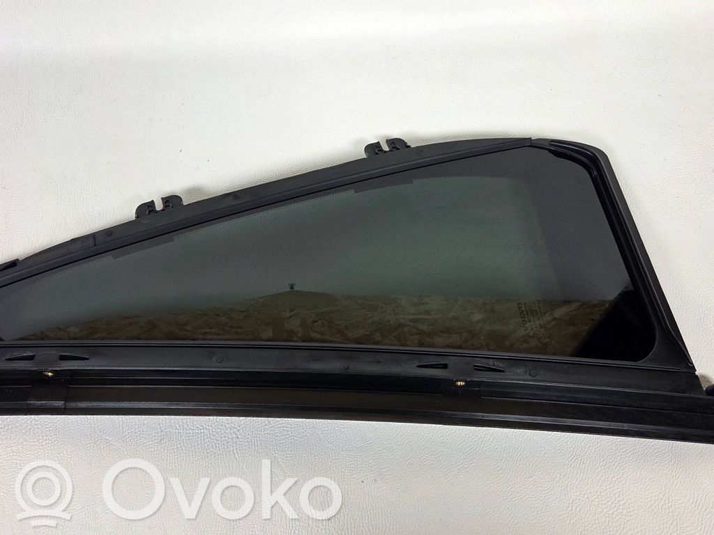 Volvo XC90 Ventanilla de ventilación de la puerta trasera 