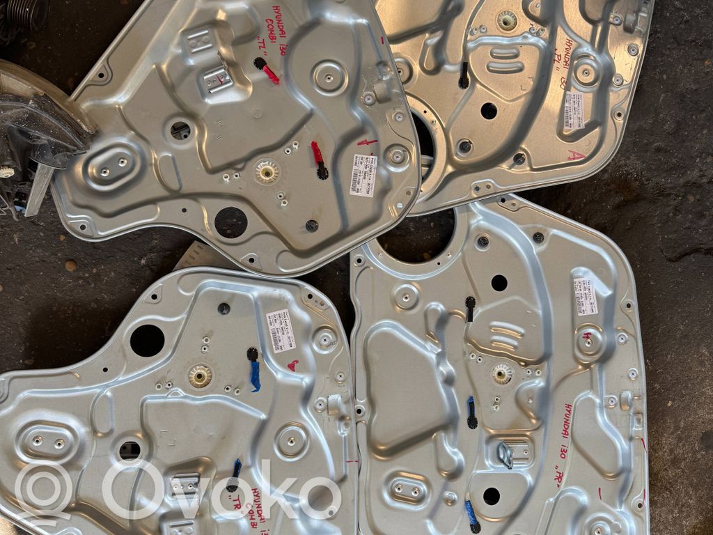 Hyundai i30 Front door electric window regulator 