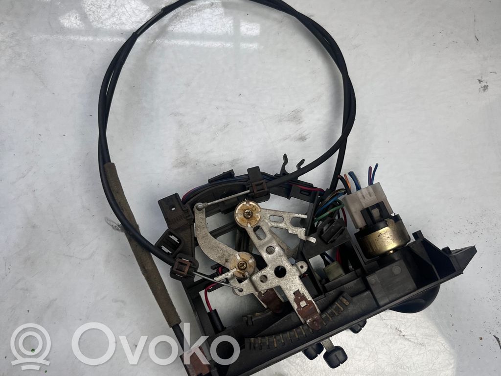 Mazda 121 Oro kondicionieriaus/ klimato/ pečiuko valdymo blokas (salone) 