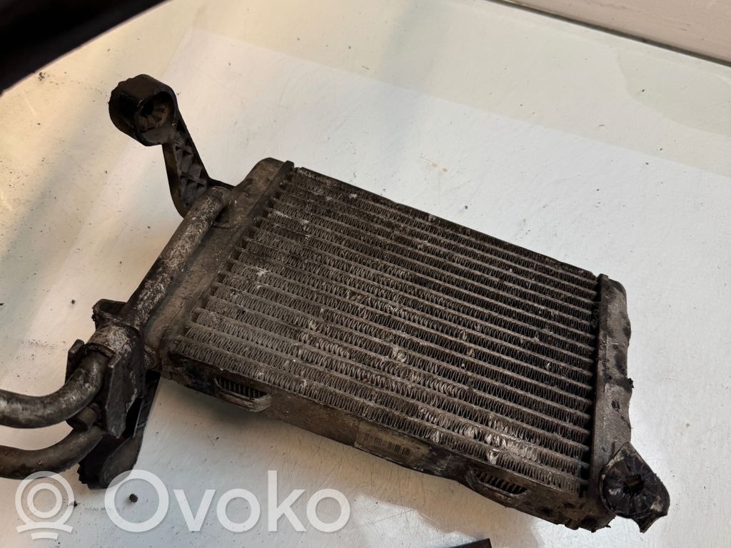 Engine oil radiator   2246027